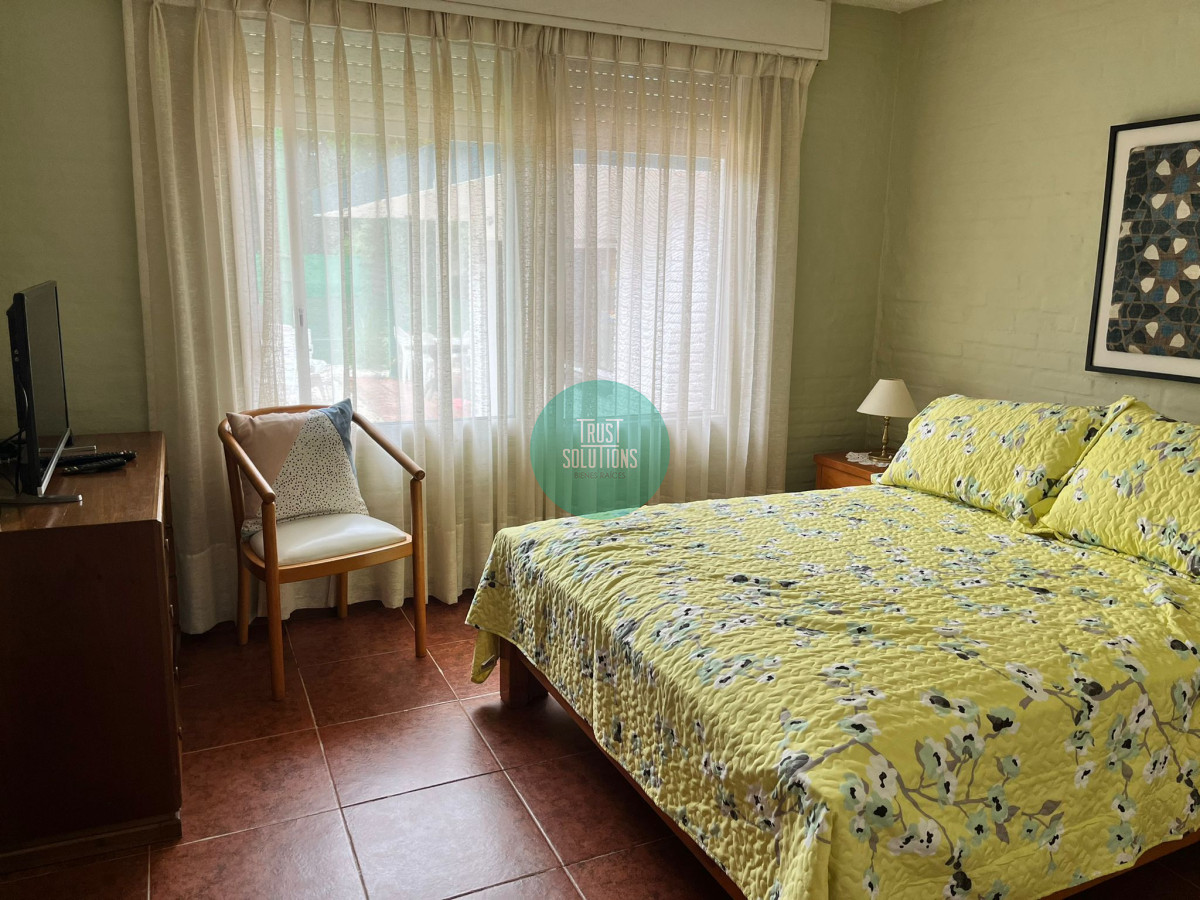 Casa ID.229 - Alquiler temporada Casa 4D y dep de serv Mansa Punta con Piscina Barbacoa y Cancha de tenis 