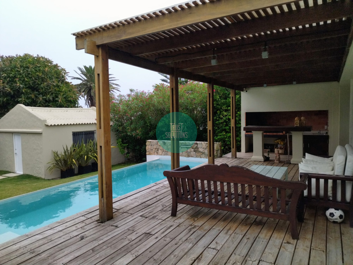 Casa ID.89 - Venta Casa Faro Punta 4D dep huéspedes y Piscina 