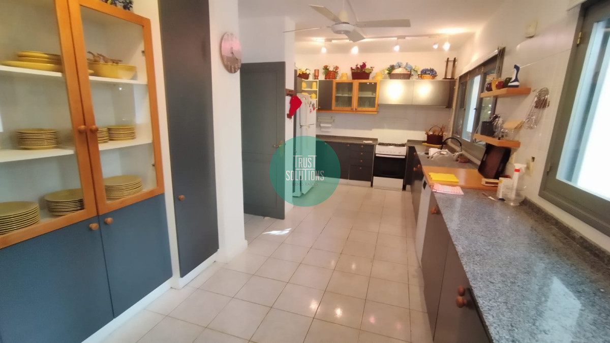 Casa ID.1379 - Venta Alquiler Anual y de Temporada Casa 5 suites y dep de huéspedes Brava Punta con Piscina 