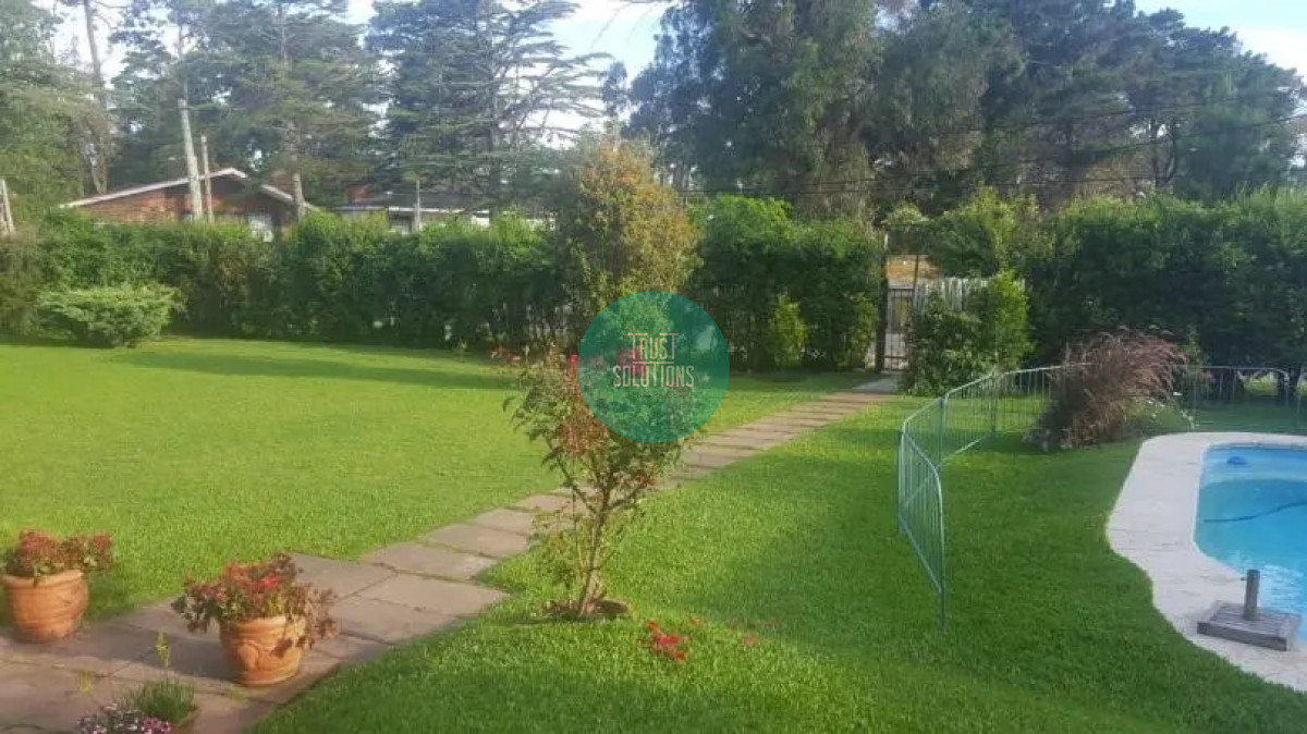 Casa ID.197 - Venta importante Casa 5D Mansa Punta con Piscina y Barbacoa  