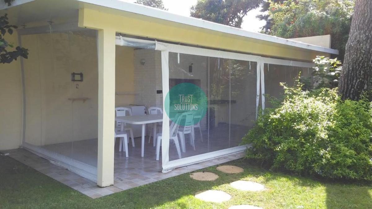 Casa ID.319 - Venta Alquiler Anual y de Temporada Casa 4D y dep de serv Mansa Punta con Piscina climatizada 