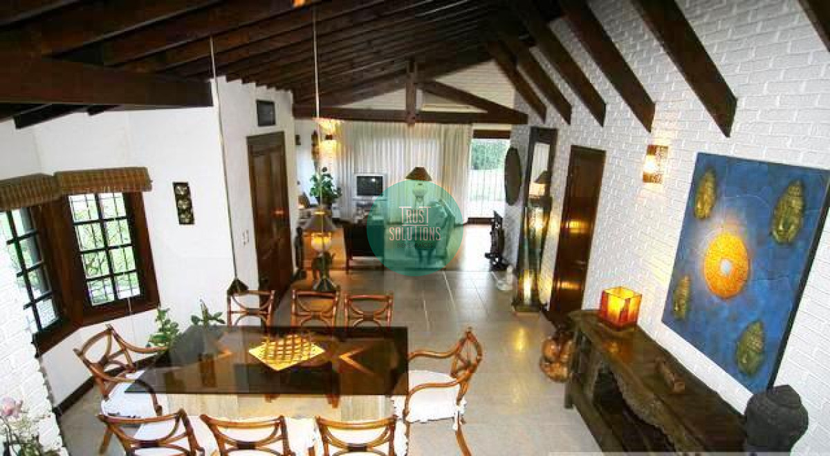 Casa ID.491 - Venta y Alquiler de Temporada Casa 4D y dep de serv Mansa Punta con Piscina a mts del mar