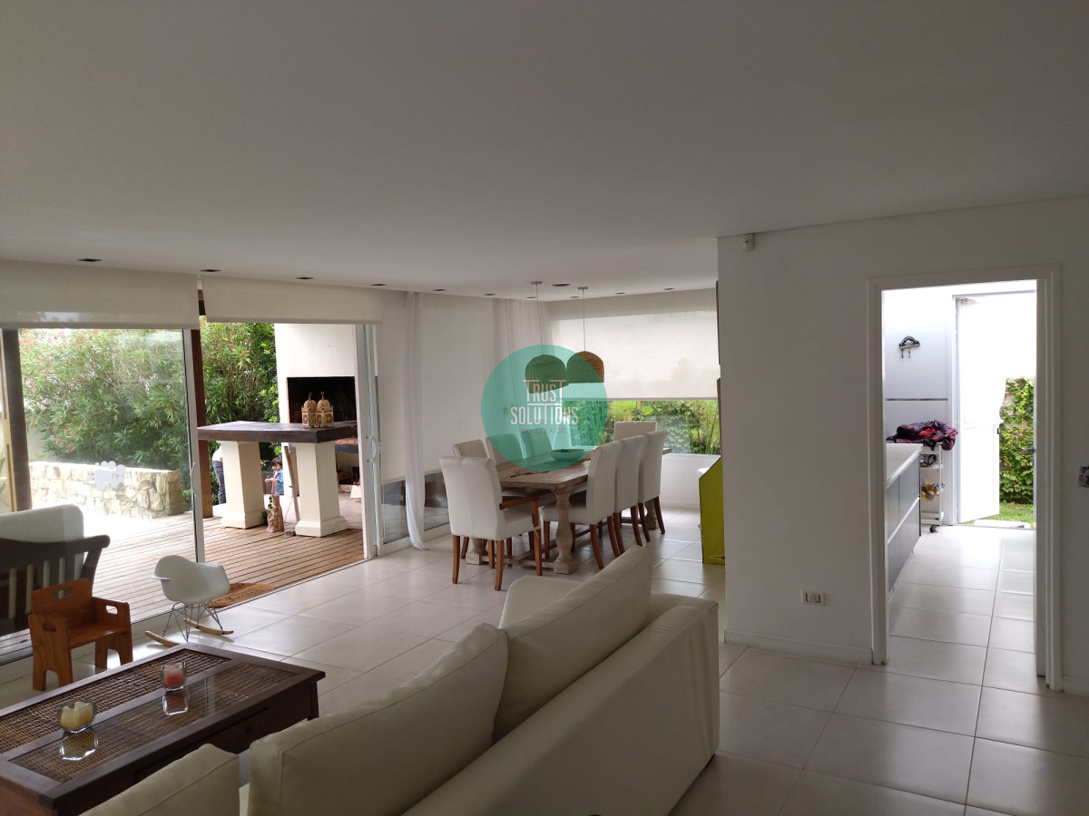Casa ID.89 - Venta Casa Faro Punta 4D dep huéspedes y Piscina 