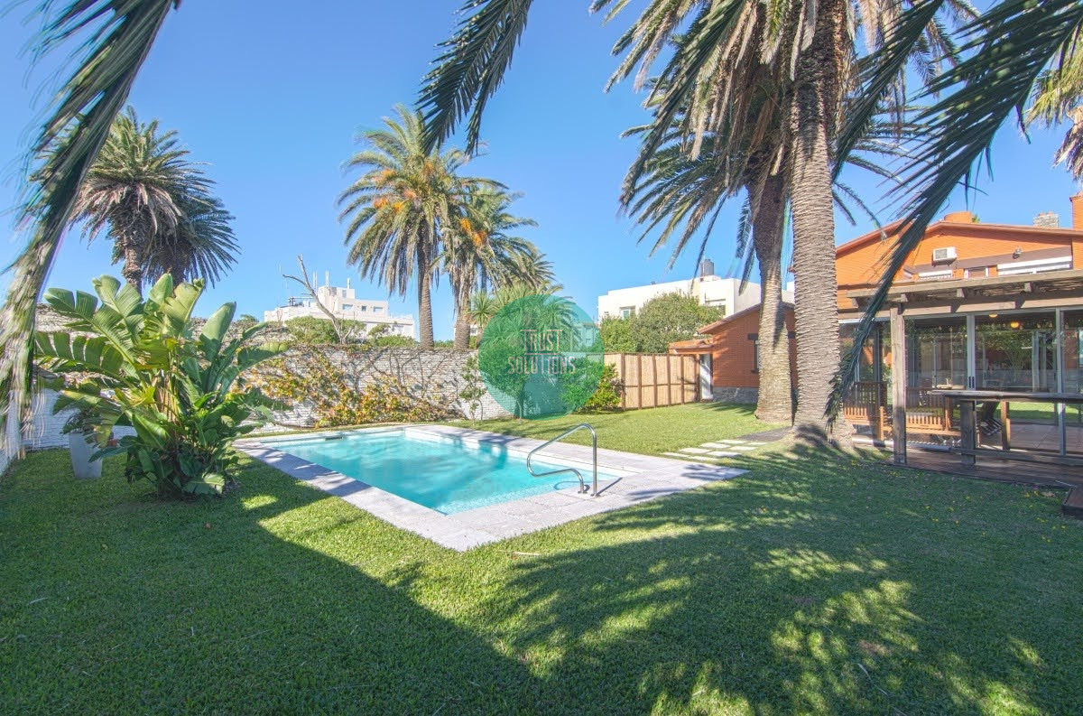 Casa ID.108 - Venta Alquiler Anual y de temporada excelente Casa 6D en la zona del Faro Punta con Piscina y Barbacoa  