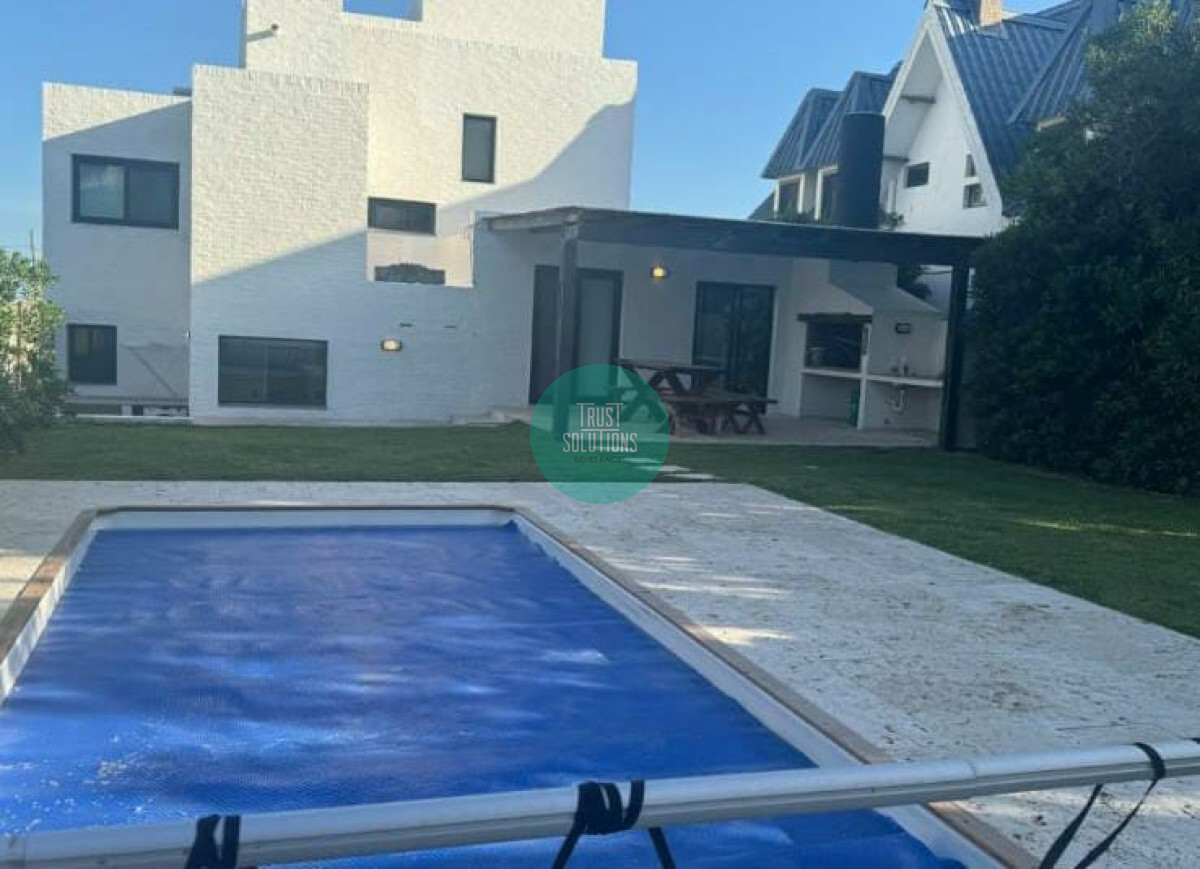 Casa ID.1051 - Alquiler de temporada Casa 5D Montoya Punta con Piscina frente a la Playa 