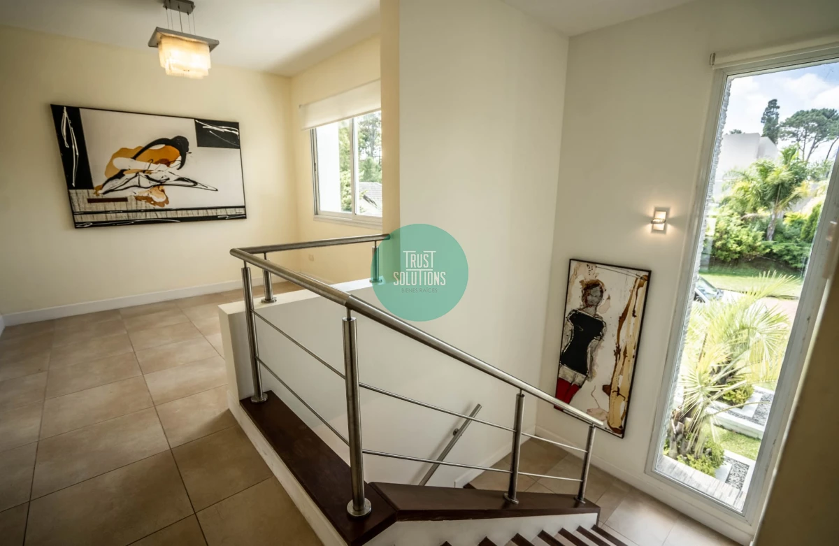 Casa ID.469 - Venta y Alquiler Anual  Casa 4D y dep de serv Barrio Privado Mansa con Piscina climatizada 
