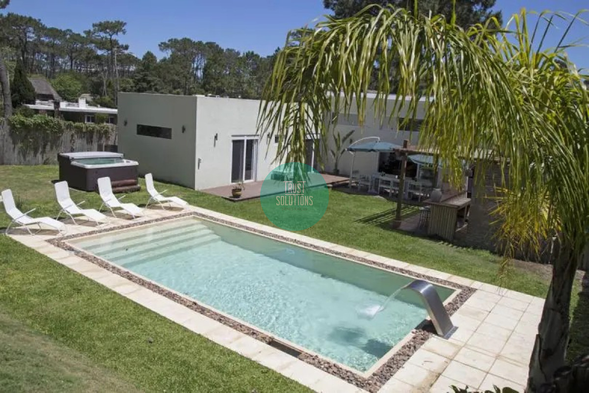 Casa ID.481 - Alquiler Anual Casa 3D San Rafael Punta con Piscina climatizada y Jacuzzi 