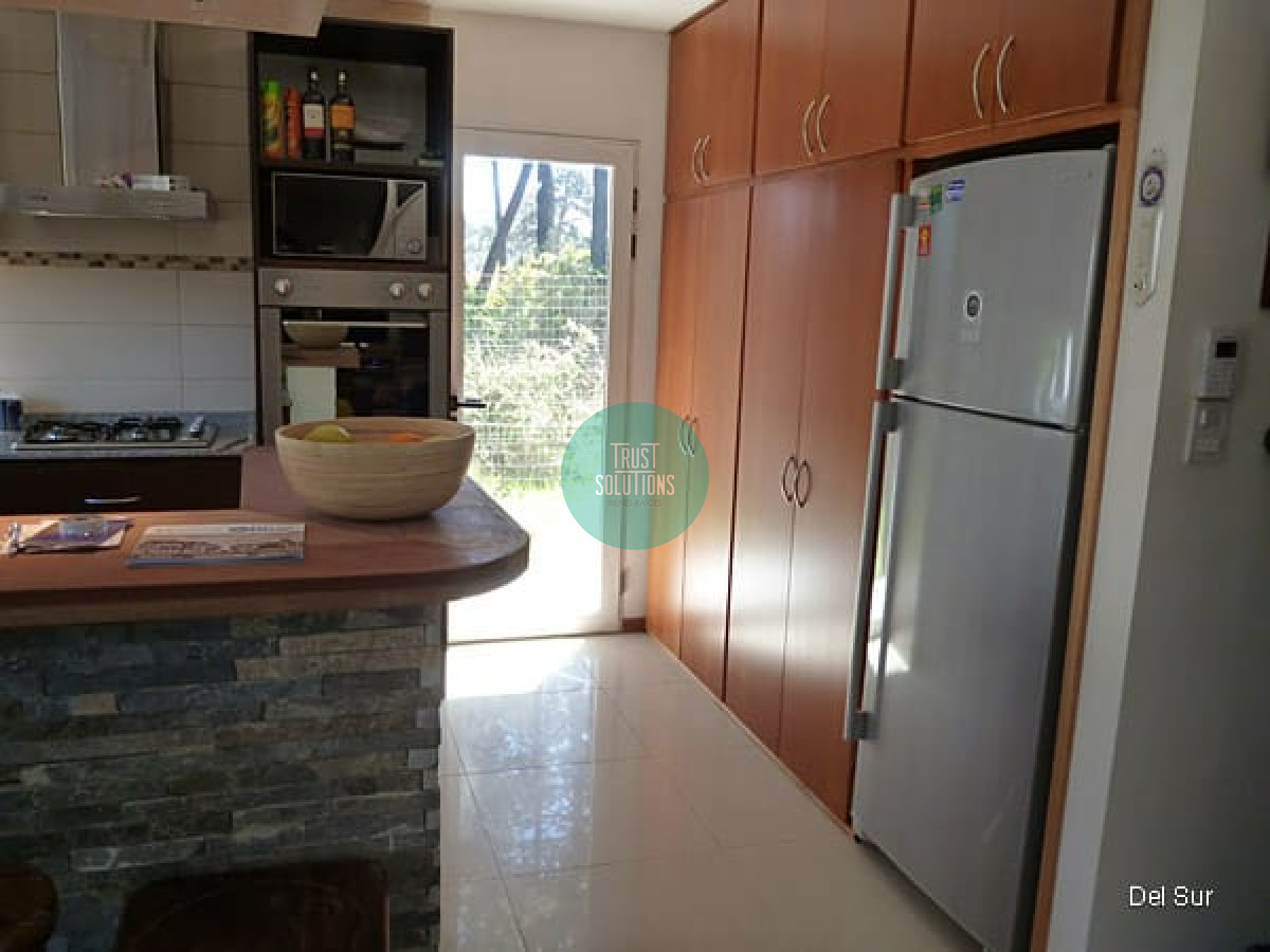 Casa ID.1008 - Venta y Alquiler Anual Casa Punta Barrio Privado 4D 