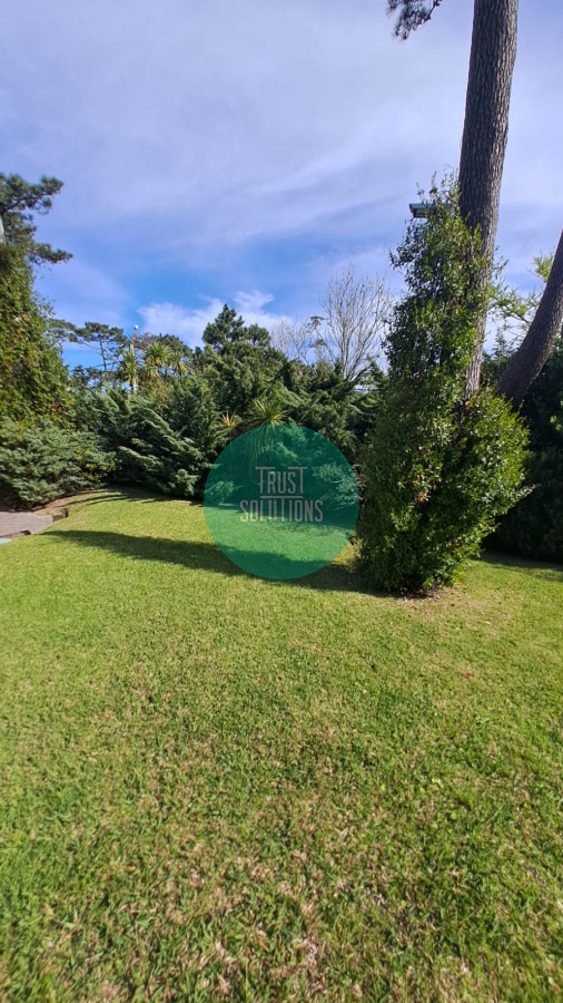 Casa ID.491 - Venta y Alquiler de Temporada Casa 4D y dep de serv Mansa Punta con Piscina a mts del mar