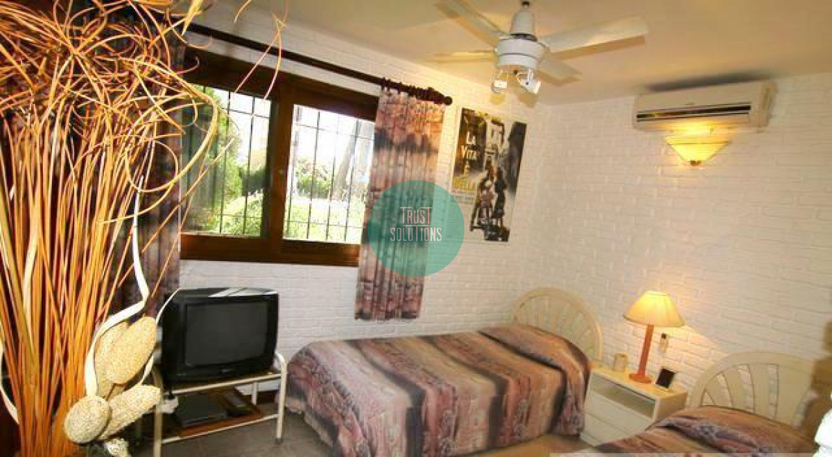 Casa ID.491 - Venta y Alquiler de Temporada Casa 4D y dep de serv Mansa Punta con Piscina a mts del mar
