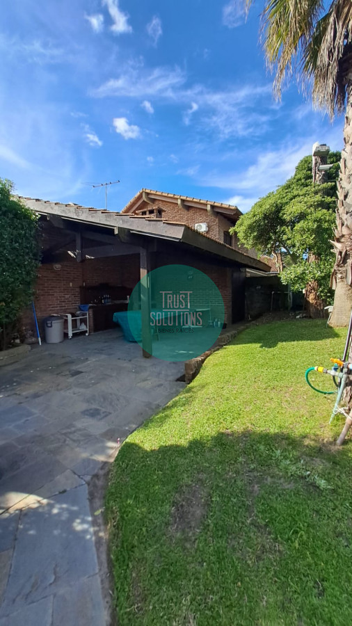 Casa ID.491 - Venta y Alquiler de Temporada Casa 4D y dep de serv Mansa Punta con Piscina a mts del mar