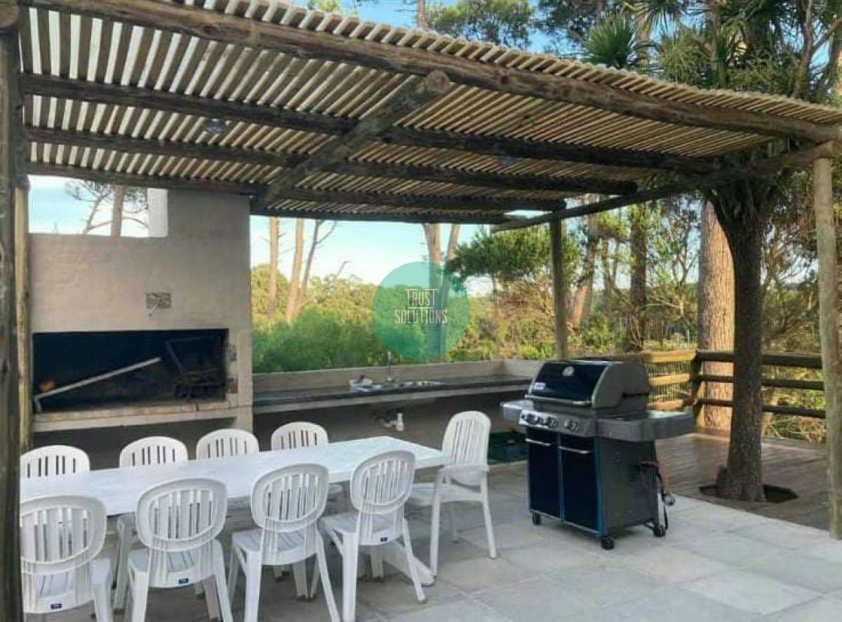 Casa ID.525 - Alquiler Anual Casa 4D y dep de huéspedes Mansa Punta prox a la playa 