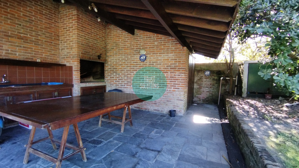 Casa ID.491 - Venta y Alquiler de Temporada Casa 4D y dep de serv Mansa Punta con Piscina a mts del mar