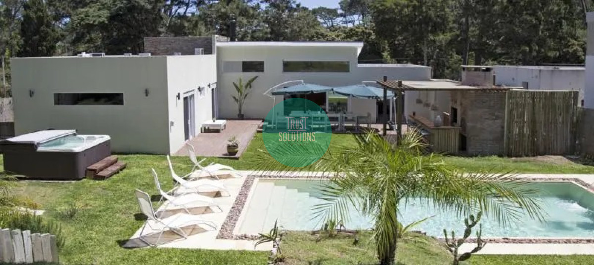 Casa ID.481 - Alquiler Anual Casa 3D San Rafael Punta con Piscina climatizada y Jacuzzi 