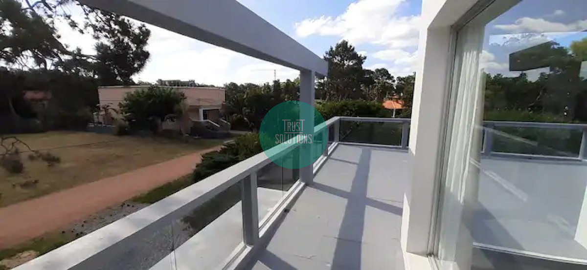 Casa ID.404 - Venta Divina Casa 4D  Rincón del indio Punta con Piscina y Barbacoa 