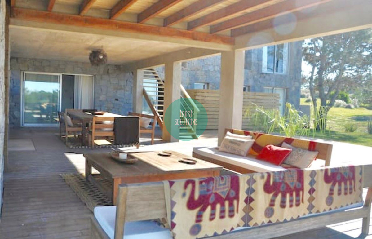 Casa ID.62 - Venta y Alquiler Temporada Espectacular Casa 5 suites y dep serv José Ignacio Punta con Piscina climatizada 
