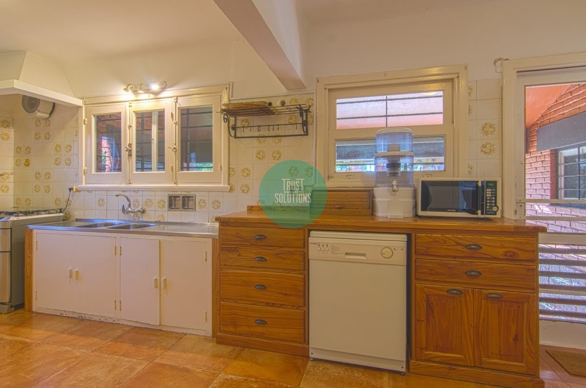 Casa ID.108 - Venta Alquiler Anual y de temporada excelente Casa 6D en la zona del Faro Punta con Piscina y Barbacoa  