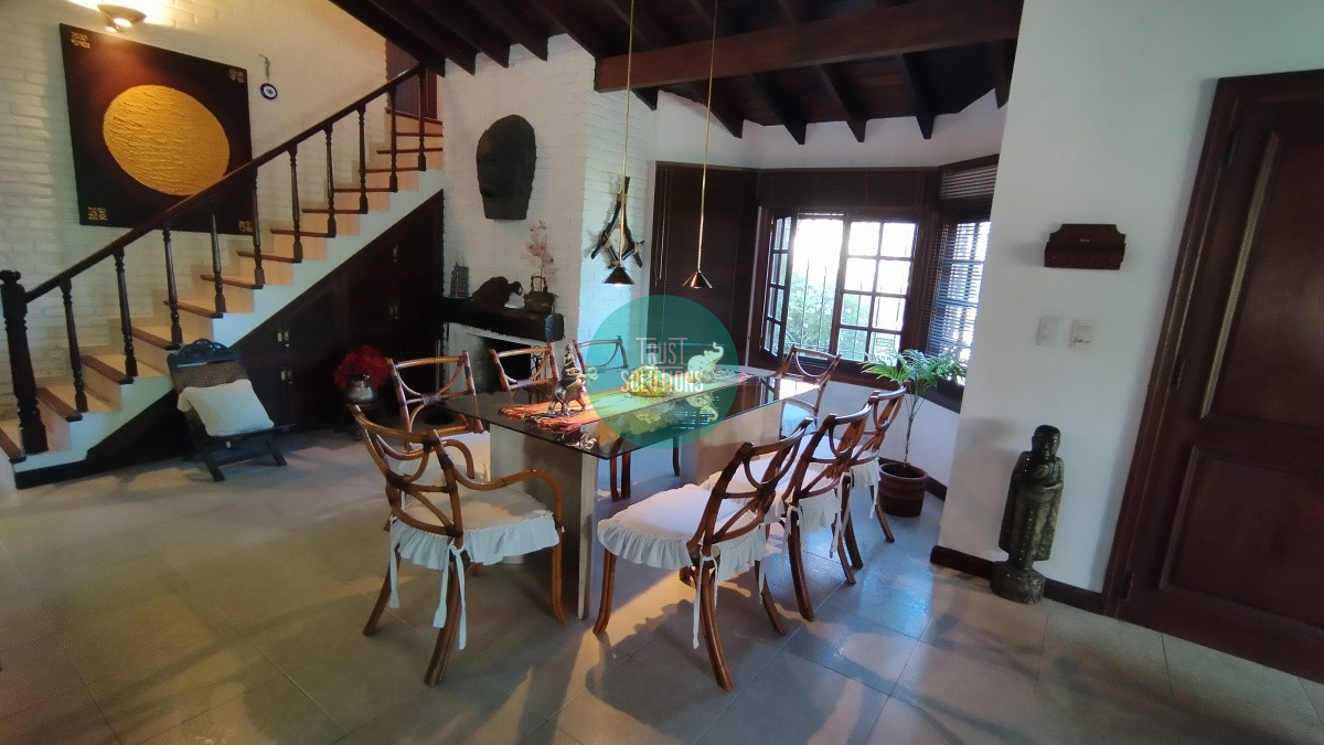 Casa ID.491 - Venta y Alquiler de Temporada Casa 4D y dep de serv Mansa Punta con Piscina a mts del mar