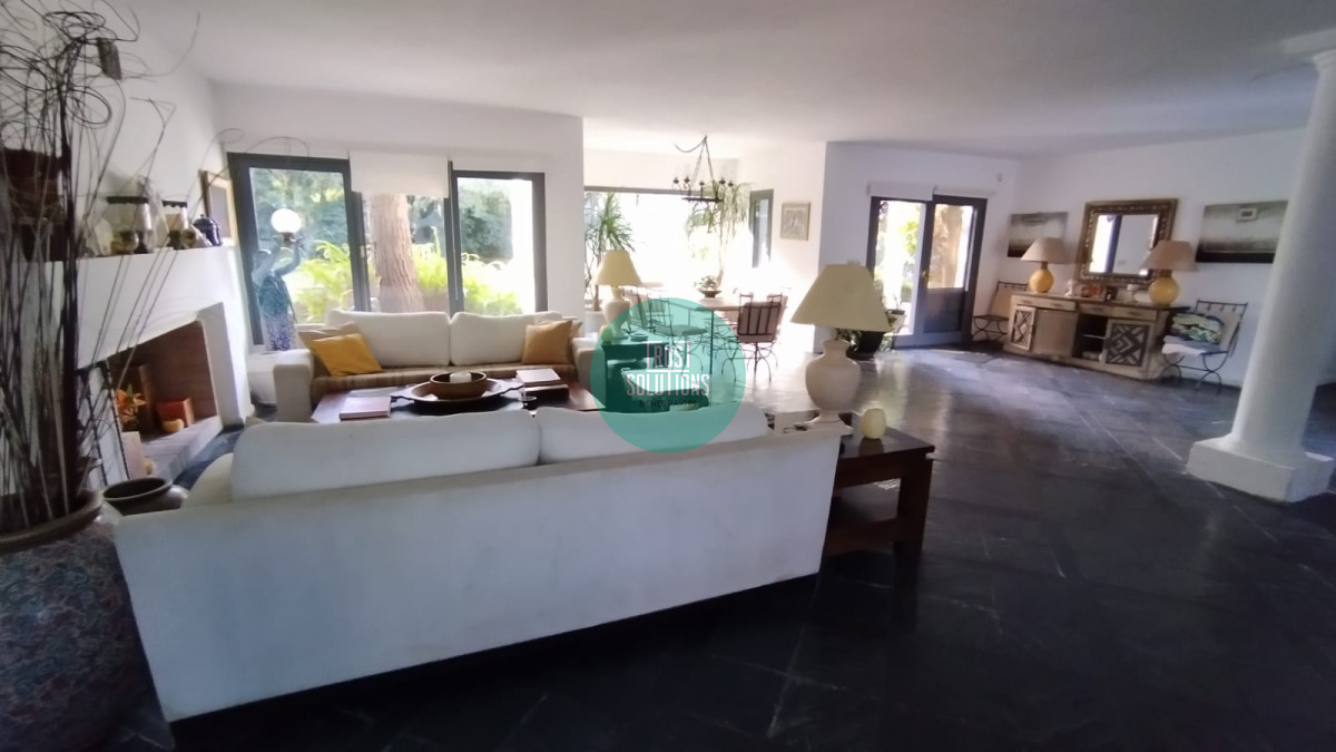 Casa ID.1379 - Venta Alquiler Anual y de Temporada Casa 5 suites y dep de huéspedes Brava Punta con Piscina 