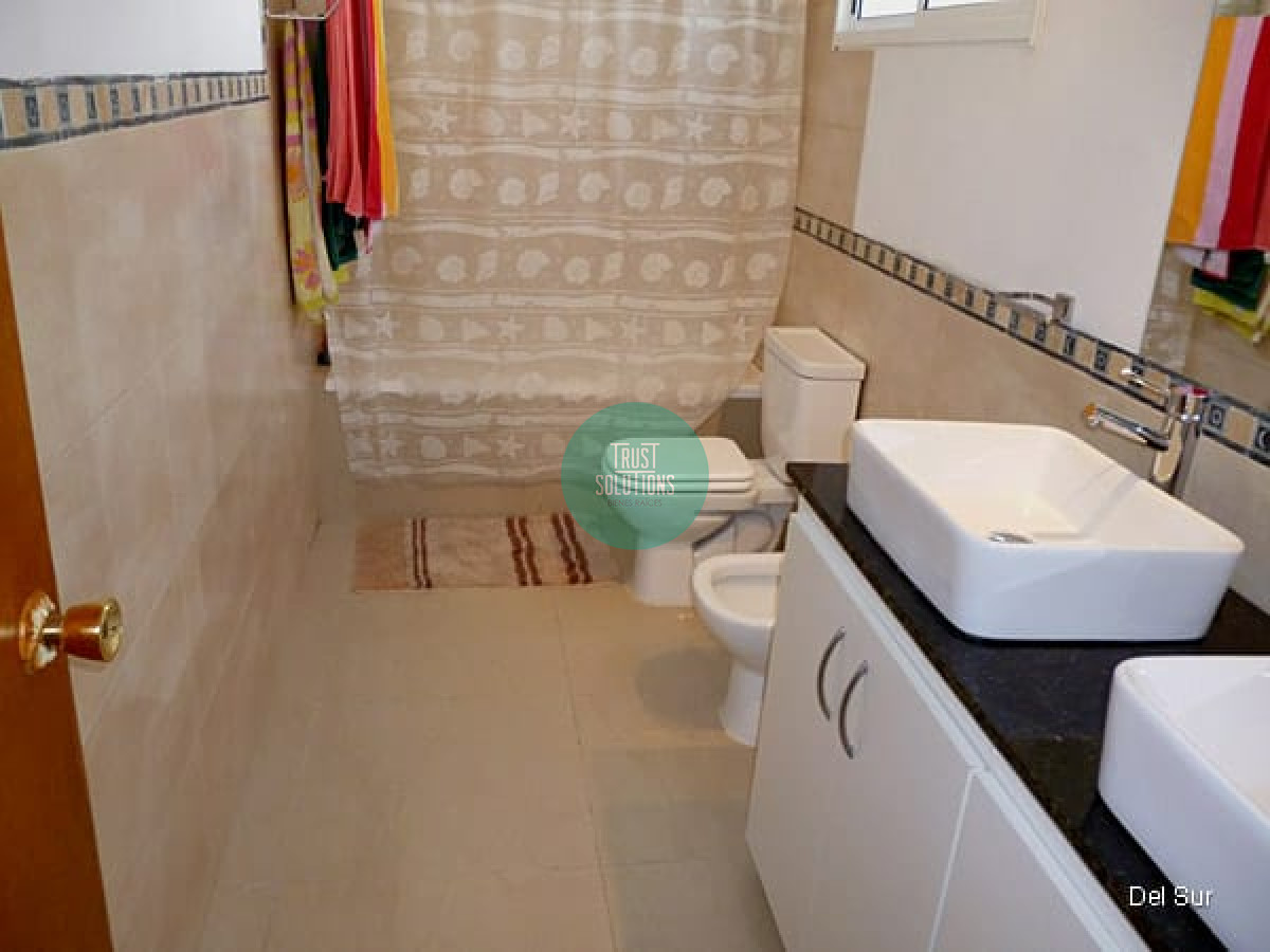 Casa ID.1008 - Venta y Alquiler Anual Casa Punta Barrio Privado 4D 