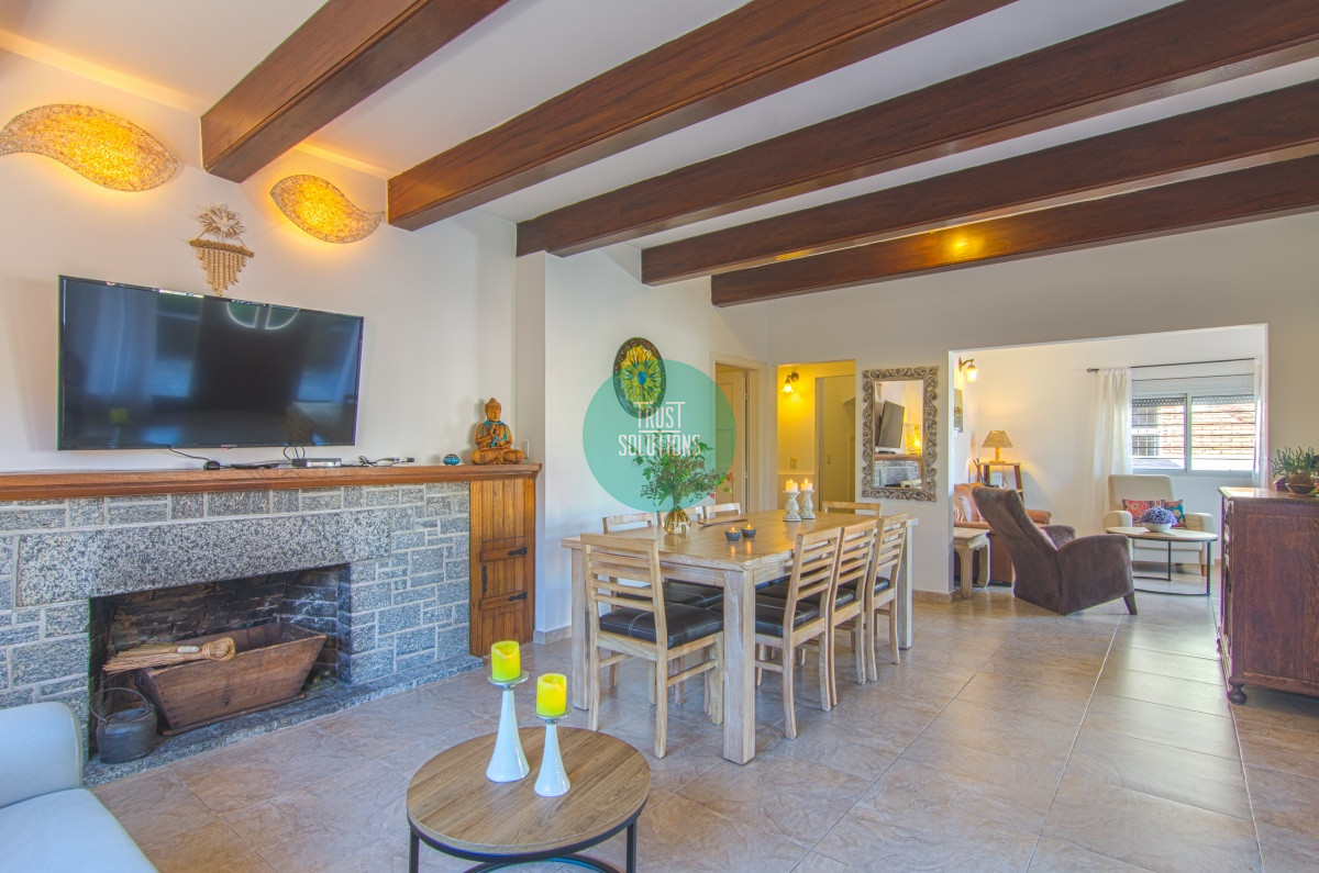 Casa ID.108 - Venta Alquiler Anual y de temporada excelente Casa 6D en la zona del Faro Punta con Piscina y Barbacoa  