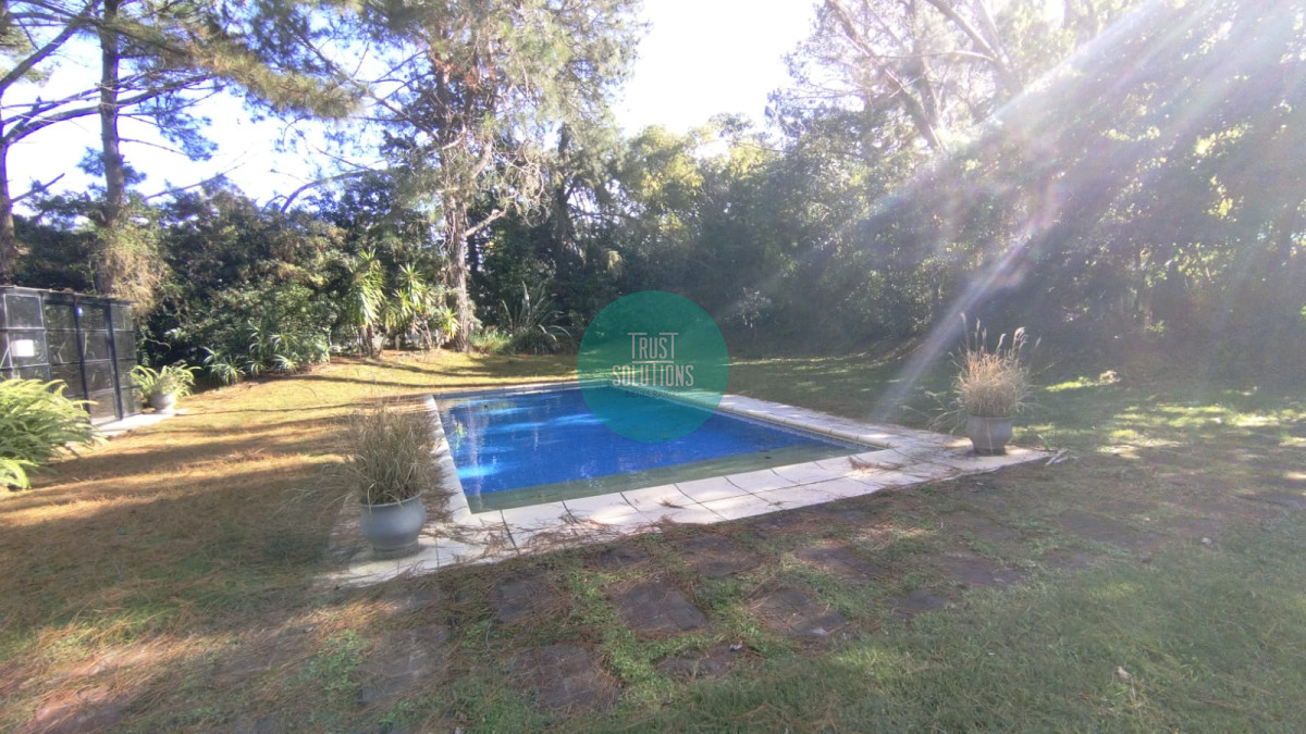 Casa ID.1379 - Venta Alquiler Anual y de Temporada Casa 5 suites y dep de huéspedes Brava Punta con Piscina 