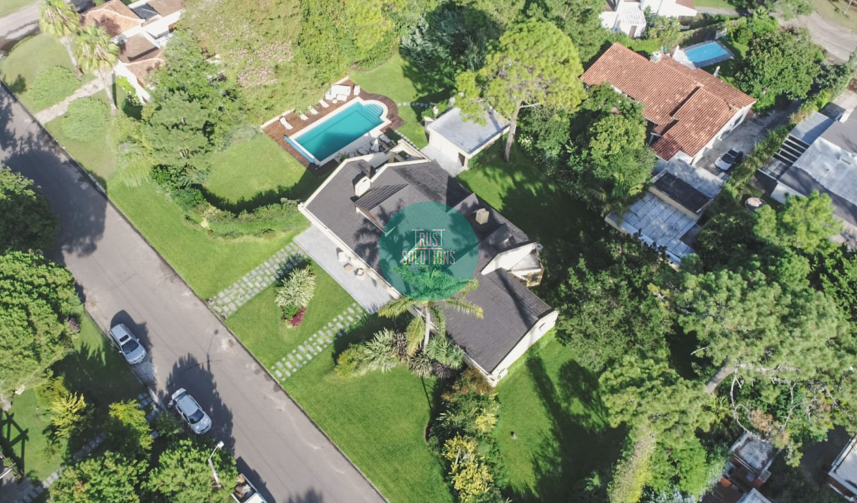 Casa ID.466 - Venta y Alquiler Anual Importante Casa 6D Mansa Punta con Piscina climatizada 