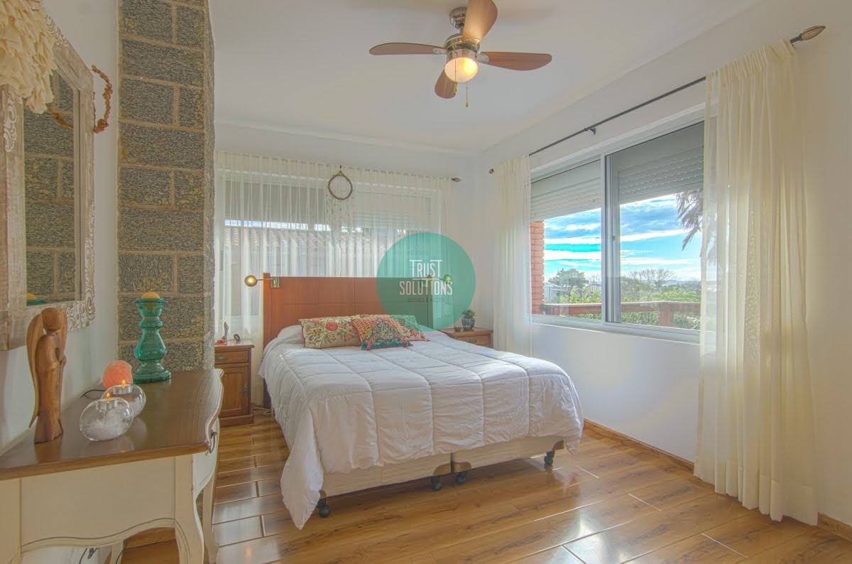 Casa ID.108 - Venta Alquiler Anual y de temporada excelente Casa 6D en la zona del Faro Punta con Piscina y Barbacoa  