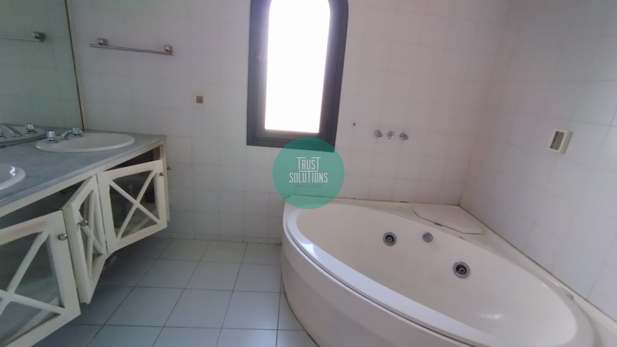Casa ID.1379 - Venta Alquiler Anual y de Temporada Casa 5 suites y dep de huéspedes Brava Punta con Piscina 