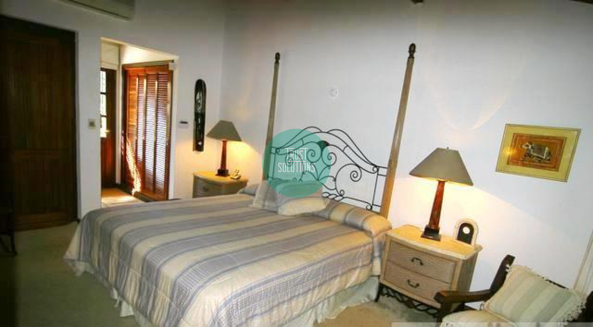 Casa ID.491 - Venta y Alquiler de Temporada Casa 4D y dep de serv Mansa Punta con Piscina a mts del mar