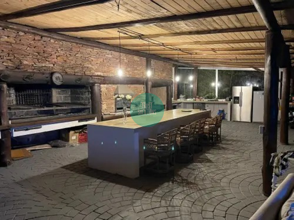 Casa ID.826 - Venta y Alquiler Anual Casa 5D Lugano Punta con Piscina y Barbacoa 