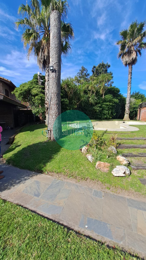 Casa ID.491 - Venta y Alquiler de Temporada Casa 4D y dep de serv Mansa Punta con Piscina a mts del mar