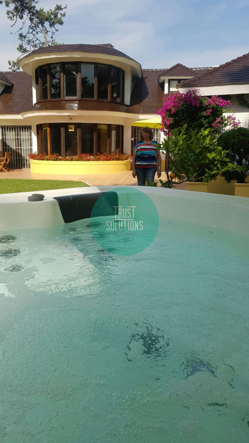 Casa ID.708 - Venta y Alquiler Temporada importante Casa 5D y dep serv Mansa Punta con Piscina 