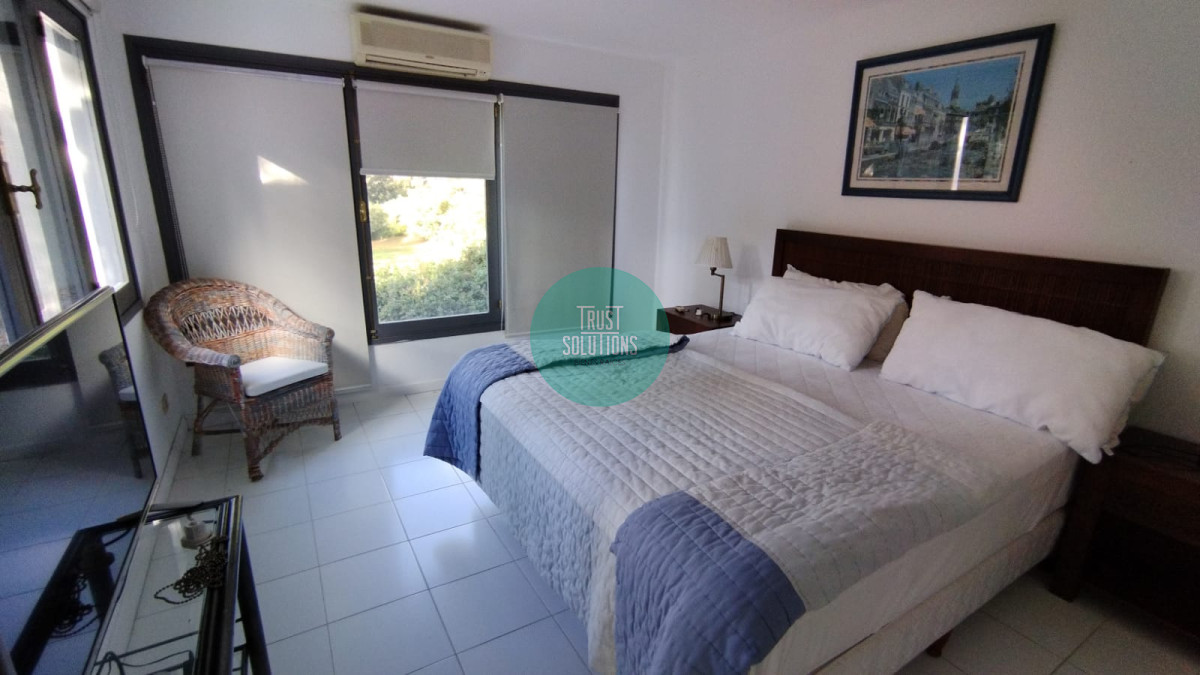 Casa ID.1379 - Venta Alquiler Anual y de Temporada Casa 5 suites y dep de huéspedes Brava Punta con Piscina 
