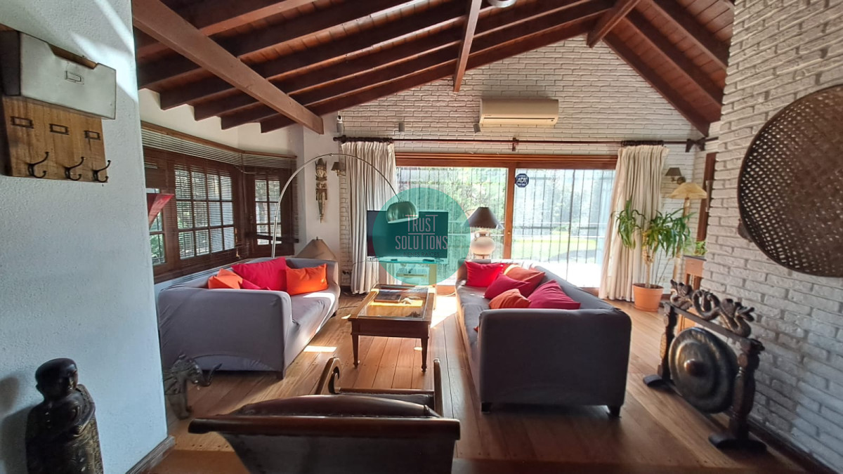 Casa ID.491 - Venta y Alquiler de Temporada Casa 4D y dep de serv Mansa Punta con Piscina a mts del mar