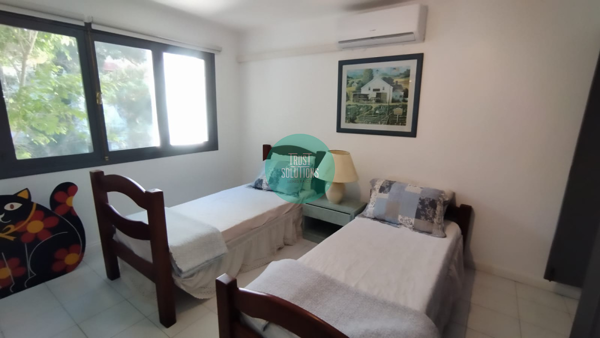 Casa ID.1379 - Venta Alquiler Anual y de Temporada Casa 5 suites y dep de huéspedes Brava Punta con Piscina 