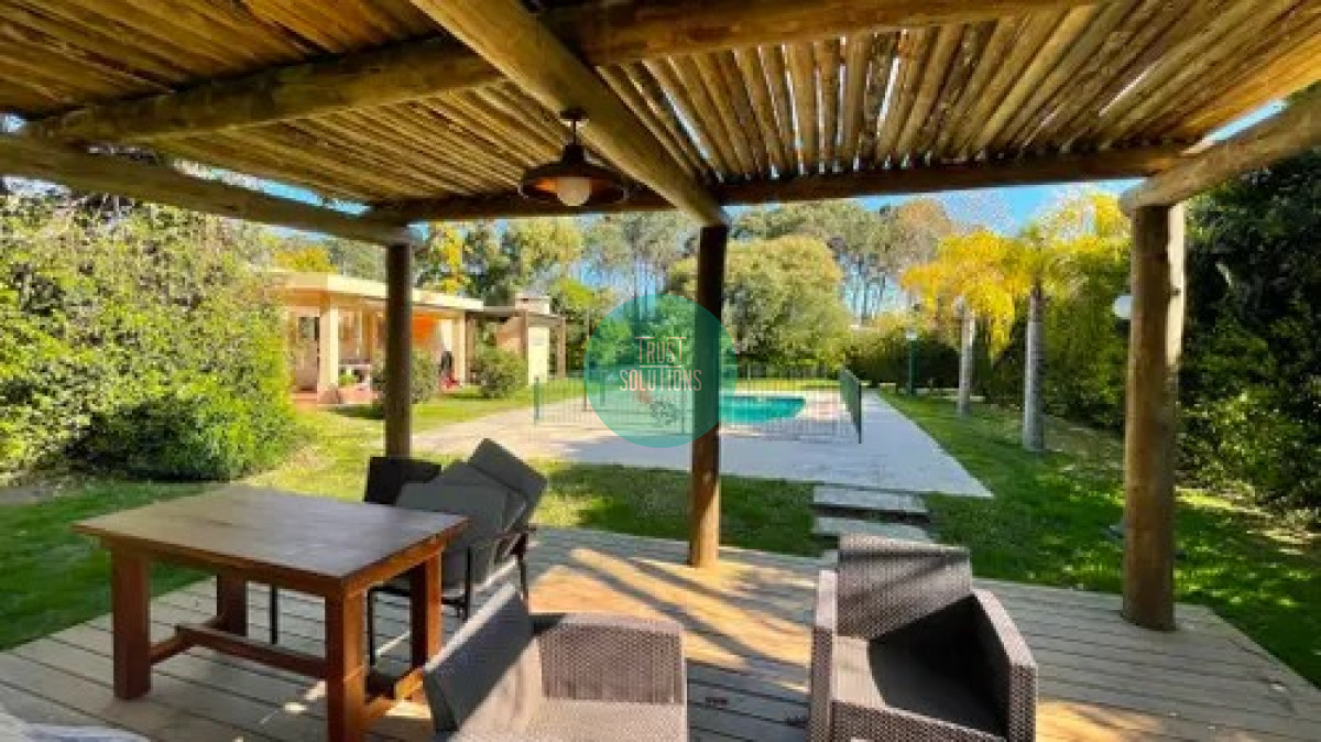 Casa ID.315 - Alquiler temporada Casa 4D y dep Lugano Punta con Piscina y cancha tenis 