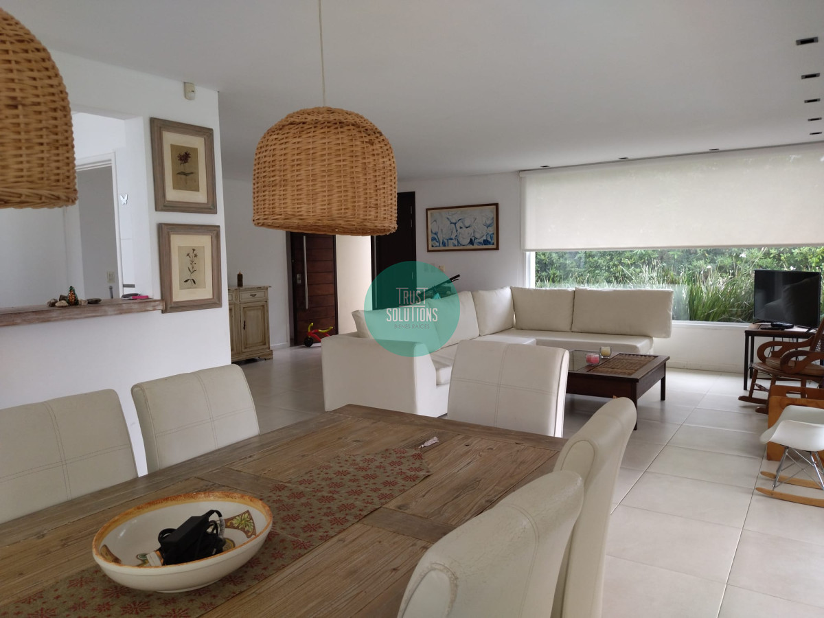 Casa ID.89 - Venta Casa Faro Punta 4D dep huéspedes y Piscina 