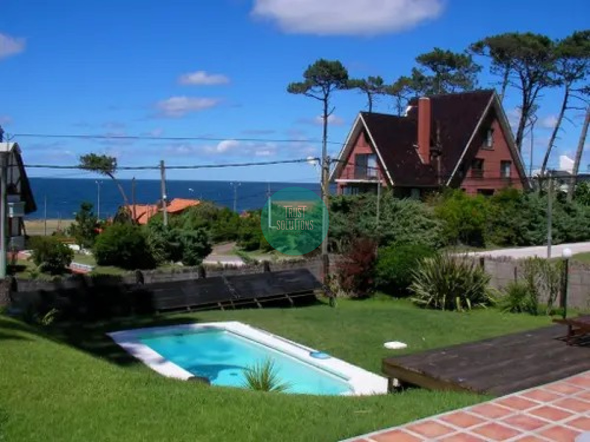 Casa ID.710 - Alquiler temporada Casa 5D Pinares Punta con Piscina climatizada a metros del mar 