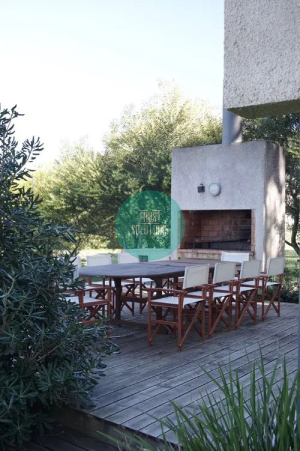 Casa ID.898 - Alquiler Anual  Casa 4D Rincón del Indio Punta con Piscina climatizada 