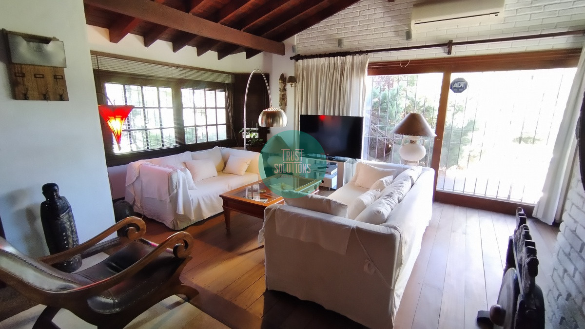 Casa ID.491 - Venta y Alquiler de Temporada Casa 4D y dep de serv Mansa Punta con Piscina a mts del mar