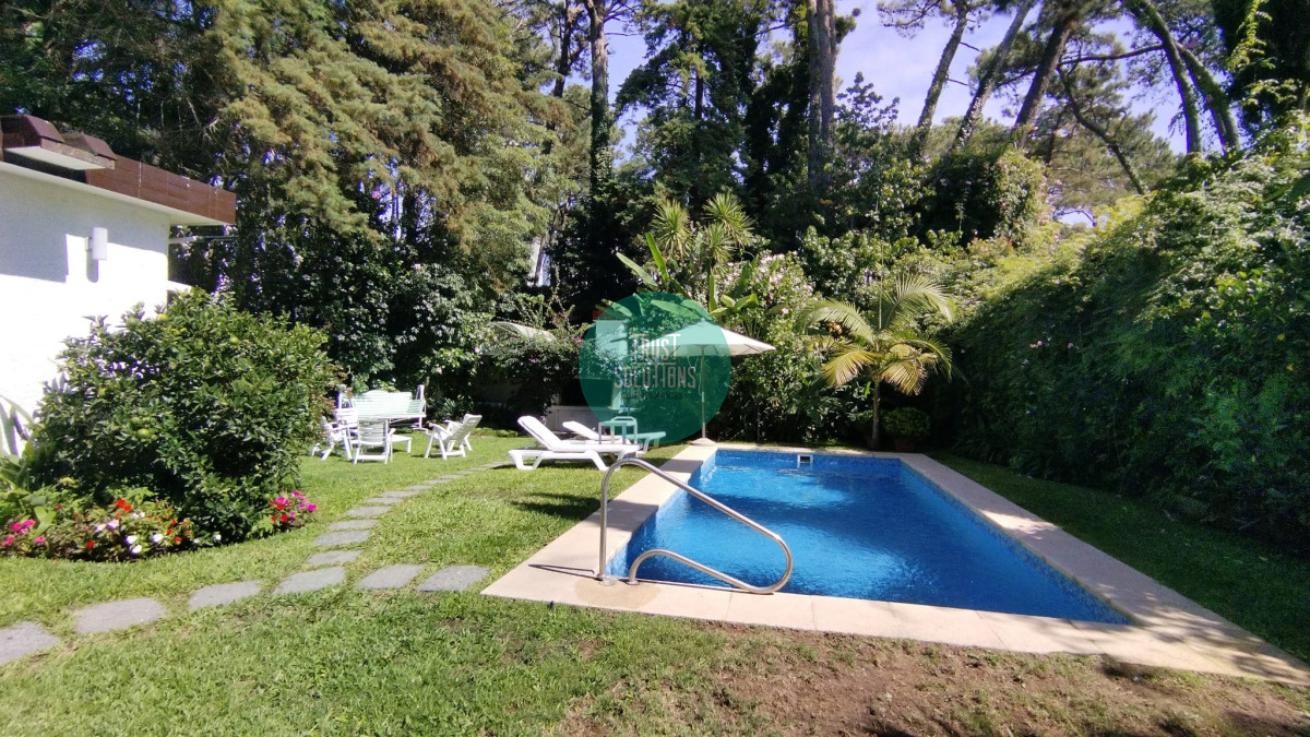 Casa ID.1469 - Venta Casa 4D Mansa Punta con Piscina 