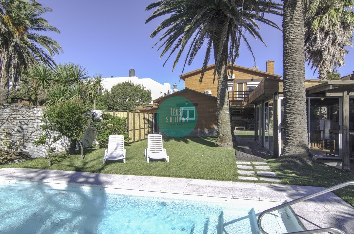 Casa ID.108 - Venta Alquiler Anual y de temporada excelente Casa 6D en la zona del Faro Punta con Piscina y Barbacoa  