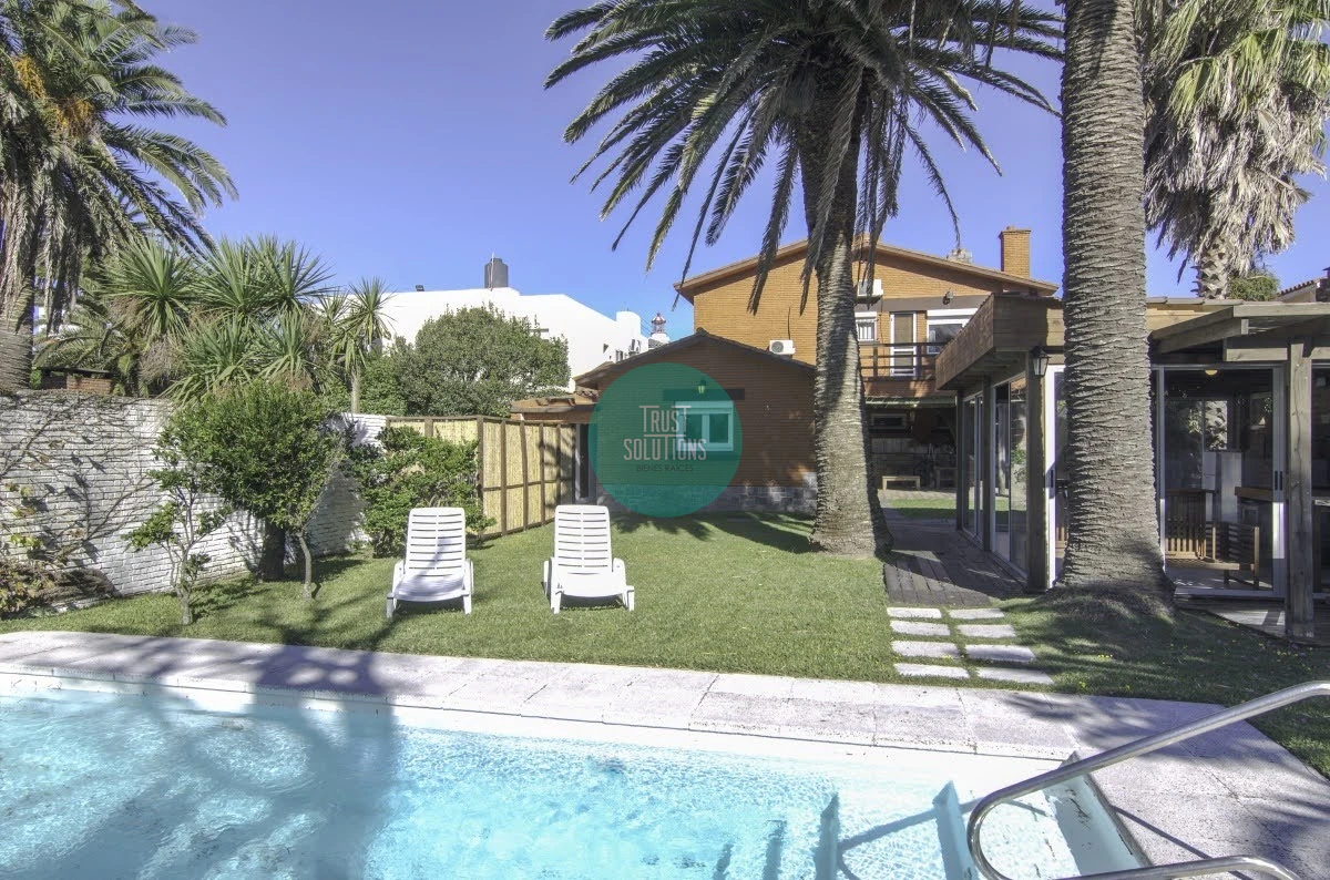 Casa ID.108 - Venta Alquiler Anual y de temporada excelente Casa 6D en la zona del Faro Punta con Piscina y Barbacoa  