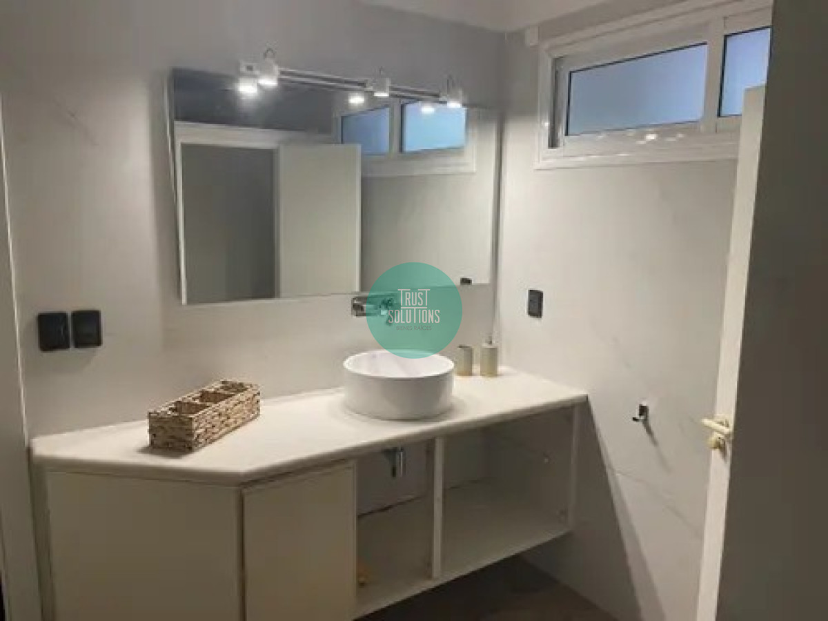 Casa ID.826 - Venta y Alquiler Anual Casa 5D Lugano Punta con Piscina y Barbacoa 