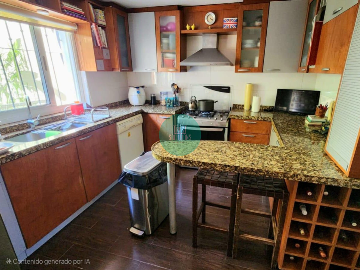 Casa ID.1425 - VENTA DE ESTUPENDA CASA EN EL PUERTO DEL BUCEO A METROS DEL MAR Y DEL LICEO FRANCES 