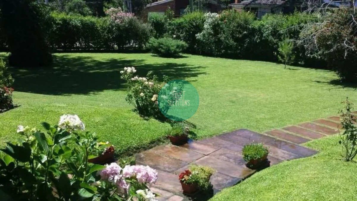Casa ID.197 - Venta importante Casa 5D Mansa Punta con Piscina y Barbacoa  