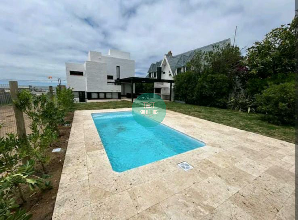 Casa ID.1051 - Alquiler de temporada Casa 5D Montoya Punta con Piscina frente a la Playa 