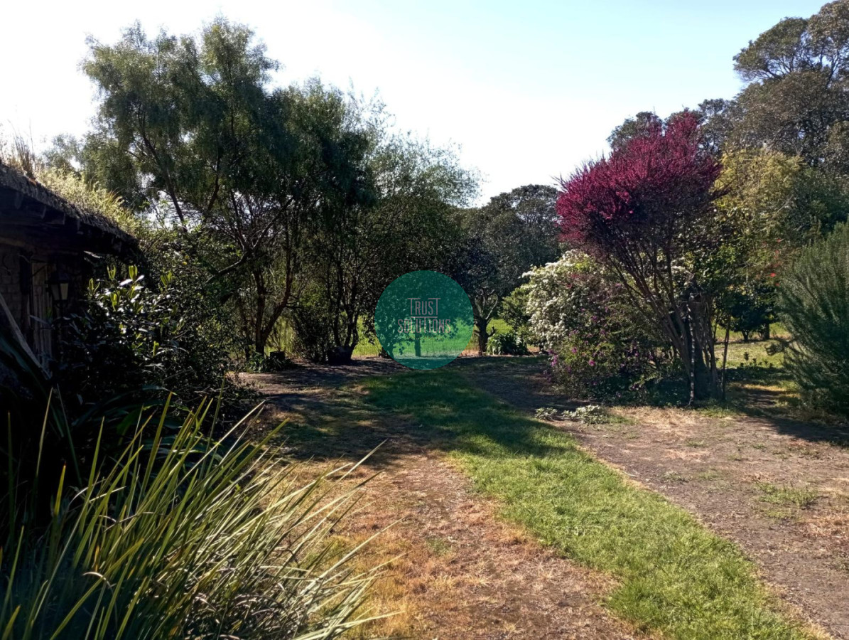 Casa ID.1858 - Venta Casa de campo en Colonia a pasos de la plaza de toro