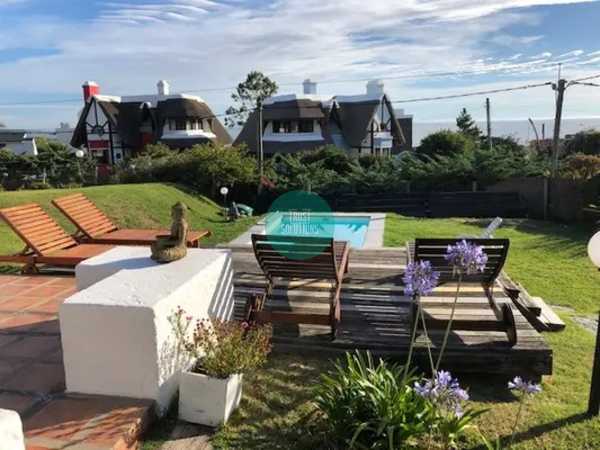 Casa ID.710 - Alquiler temporada Casa 5D Pinares Punta con Piscina climatizada a metros del mar 